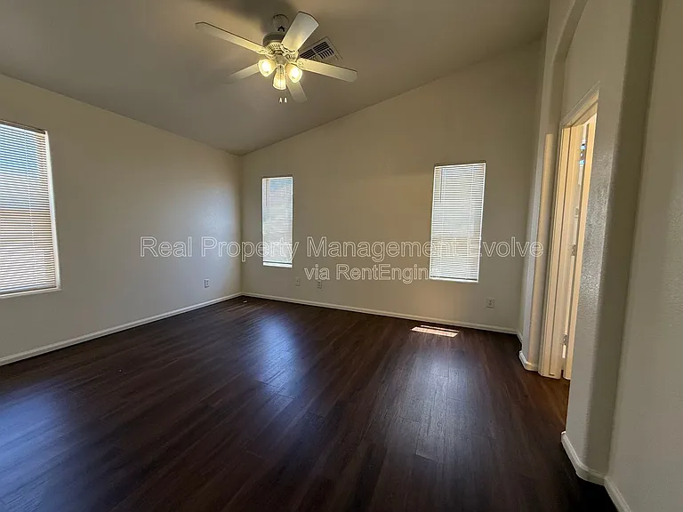 4935 W Ardmore Rd — Photo 10