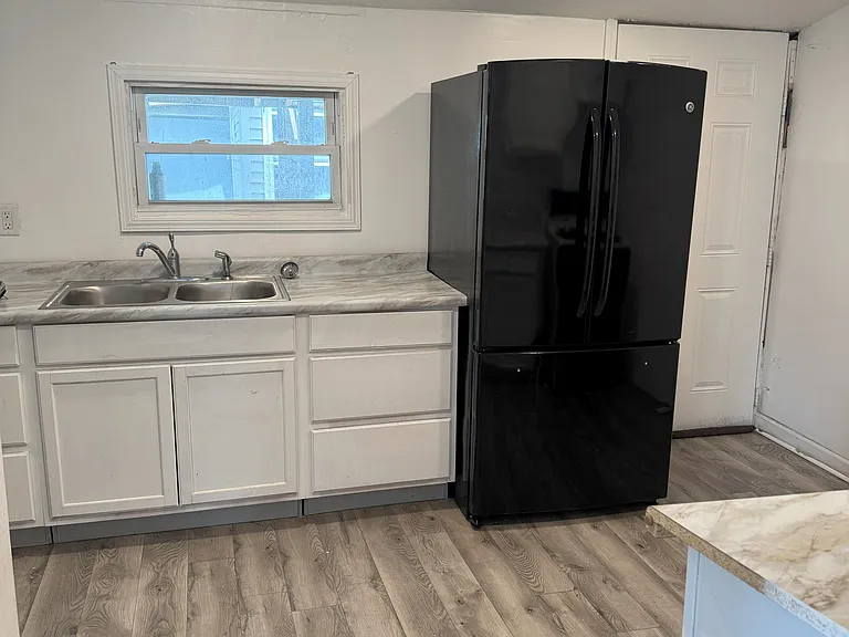 310 W Market St — Photo 4