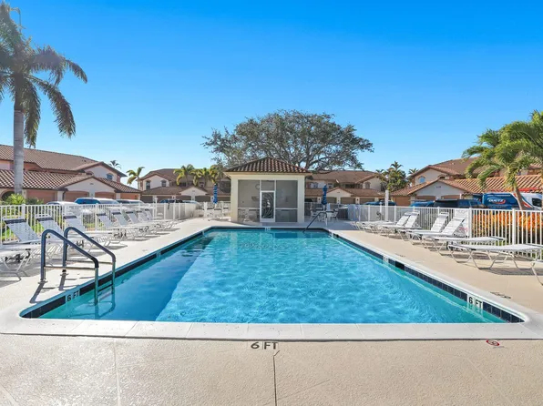 230 Newport Dr APT 601, Naples, FL 34114