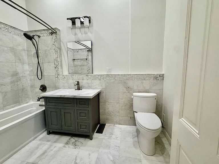 1914 Golden Gate Ave — Photo 11