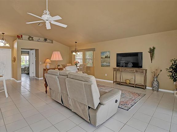 5th image of 208 Big Pine Ln