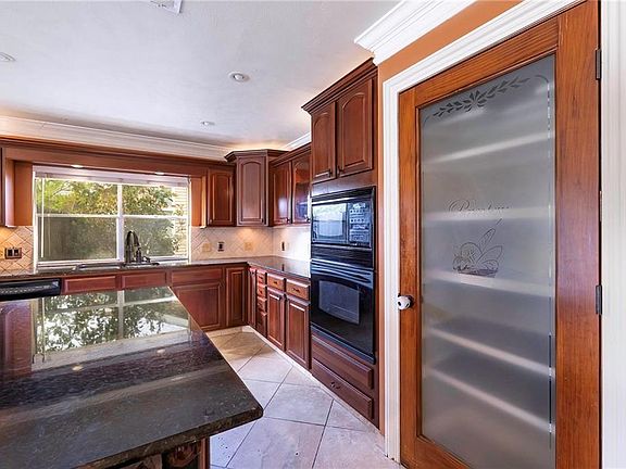 4th image of 106 Silverwood Dr