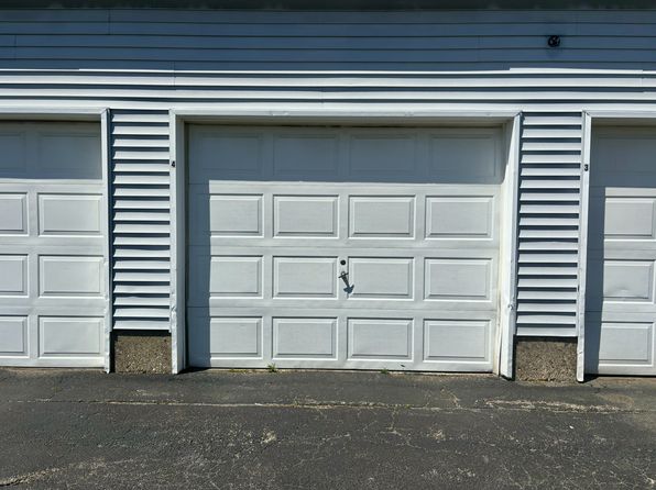 1041 E 16th St, Holland, MI 49423