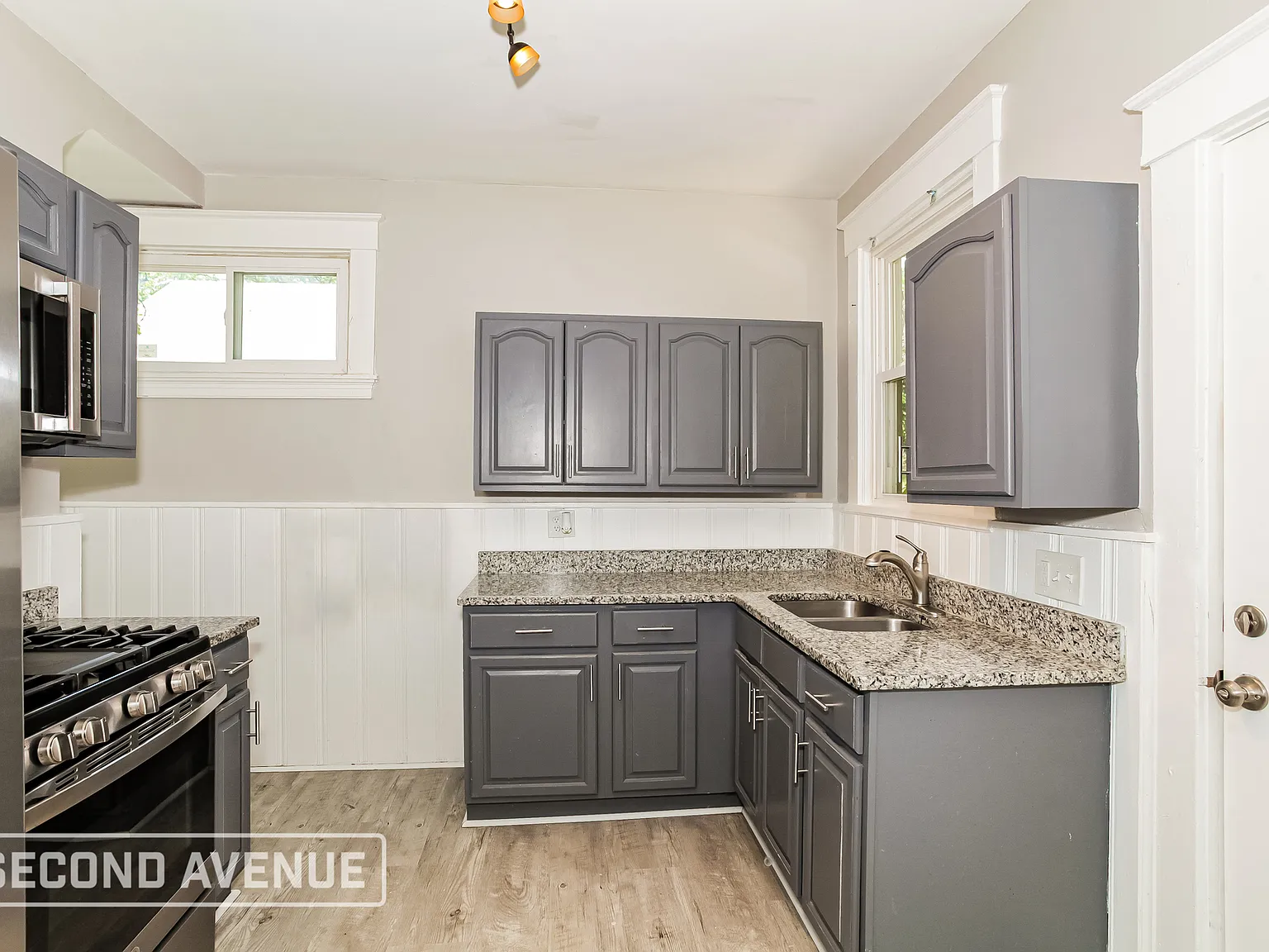 3 bed, 2.0 bath, 1036 sqft, $1,575 — Photo 3