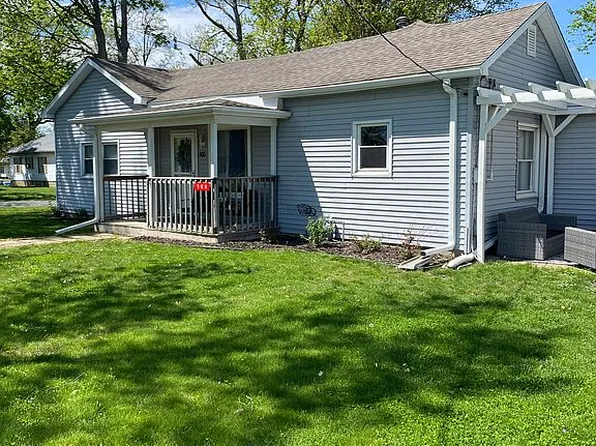 500 S 3rd St, Wapella, IL 61777