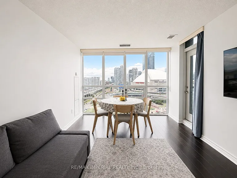 25 Lower Simcoe St #Penthouse 15 — Photo 8