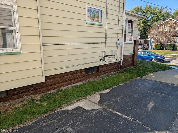 3rd image of 127 Courtland Ave