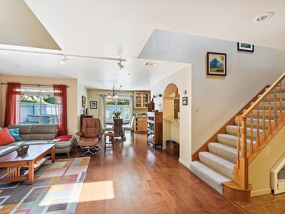 3rd image of 4 Shoal Drive E