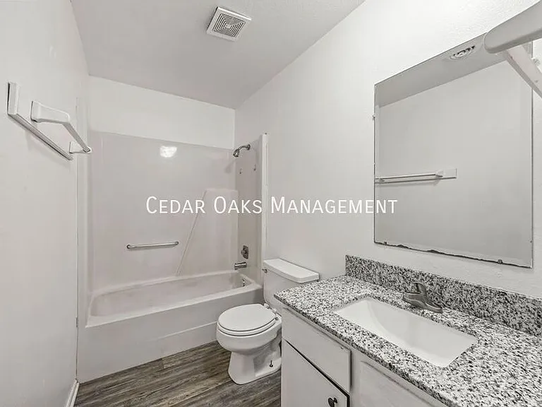 1931 W Deane St #U — Photo 8