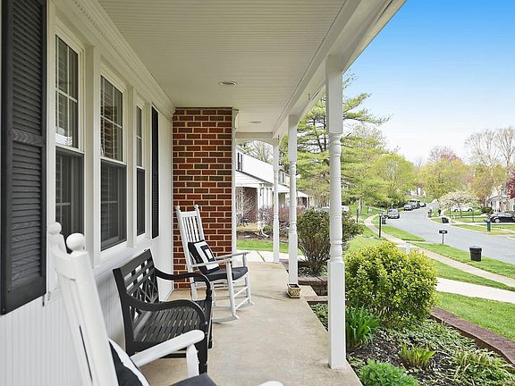 4th image of 519 Applewood Dr