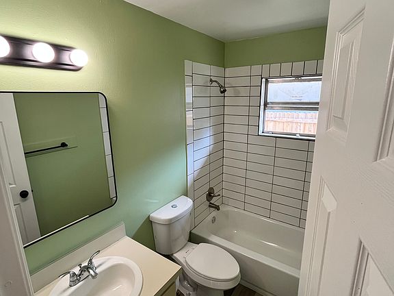 5th image of 3801 Phillips St APT B
