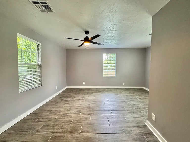 2144 Westchester Dr — Photo 32
