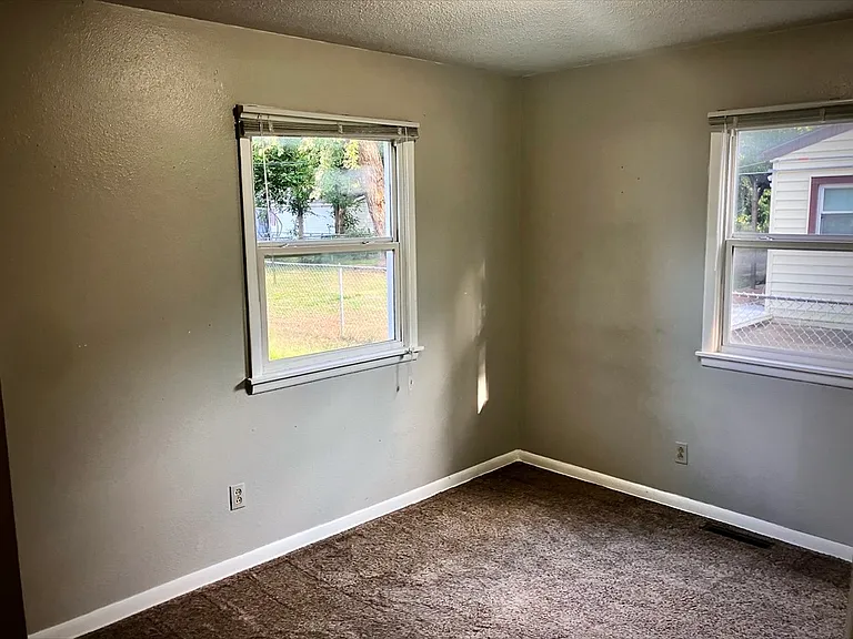 138 S Wire Ave — Photo 9