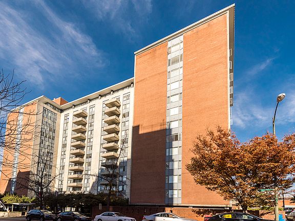 5th image of 300 W Franklin St APT 903W