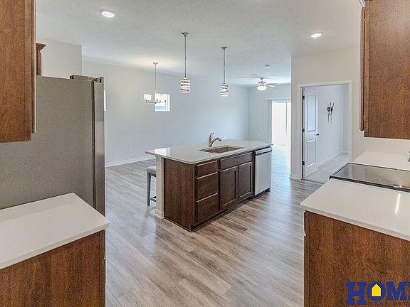 5th image of 6124 S 87th St