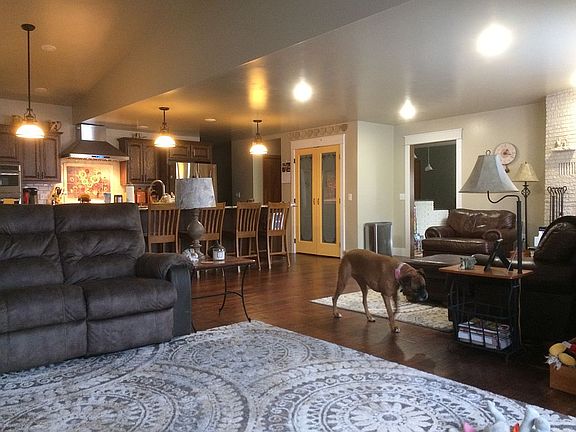 2nd image of 560 Camelot Ln