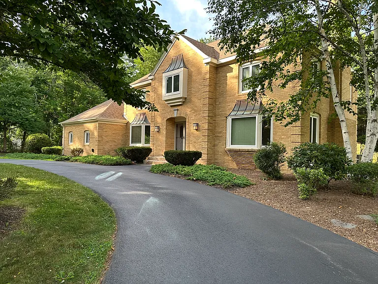 33 Indian Rock Rd — Photo 3
