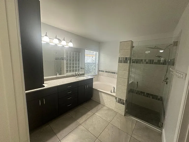 5503 NW 39th Ave — Photo 11