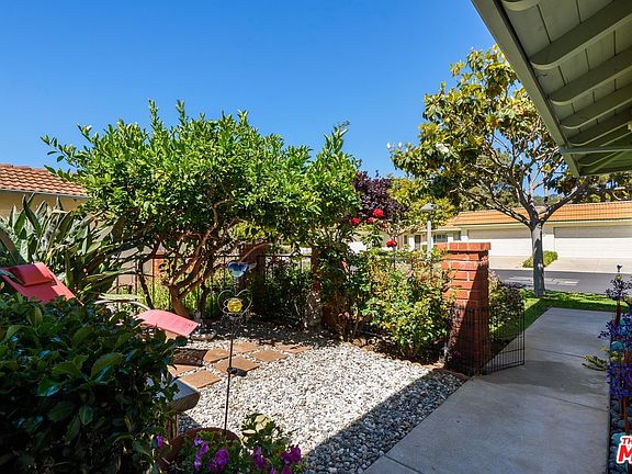 2nd image of 51 La Cumbre Cir