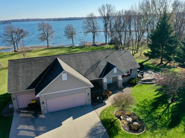 7585 12th St NW, Willmar, MN 56201