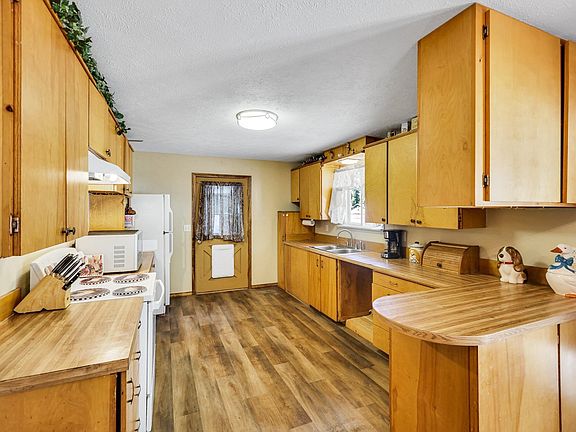 3rd image of 319 N Fea Ave