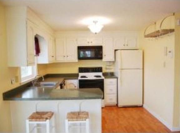 3rd image of 51 Burgundy Dr