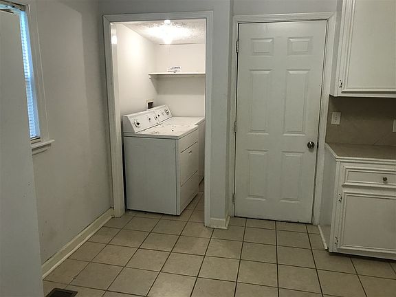 4th image of 210 Lake Dr