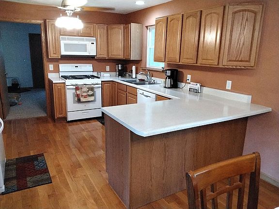 2nd image of 121 Elmridge Cir