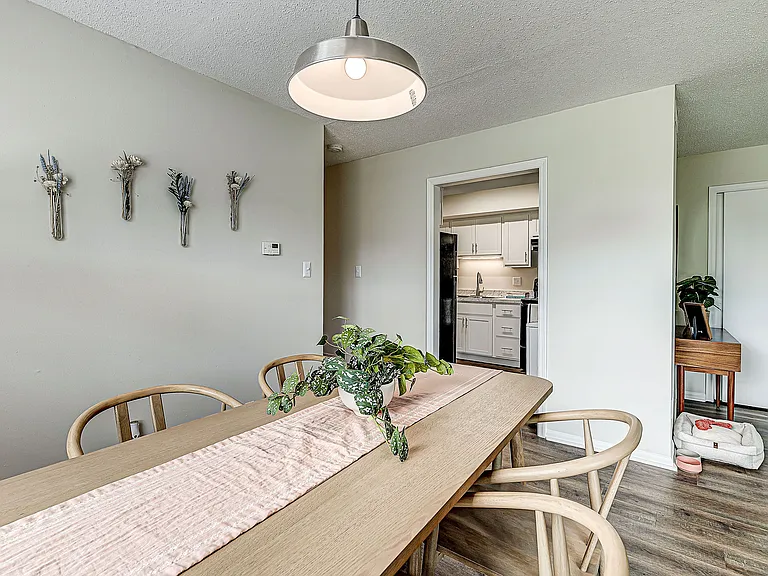 Stonehedge Apartments — Photo 9