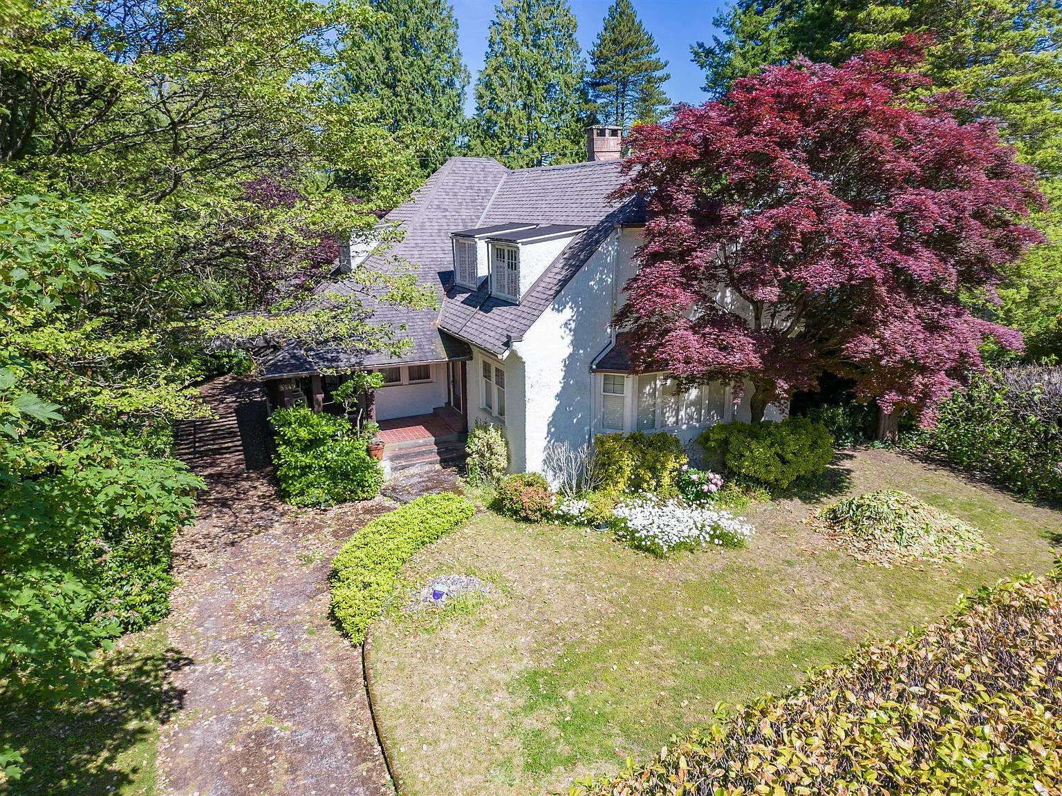 5549 Churchill St photo 1