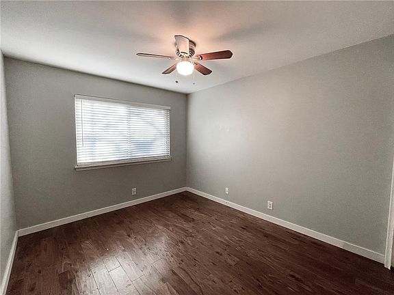 5th image of 401 W 55th 1/2 St Unit B