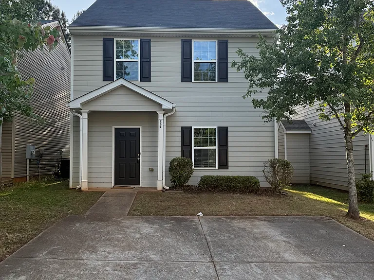 241 Coral Cir — Photo 2