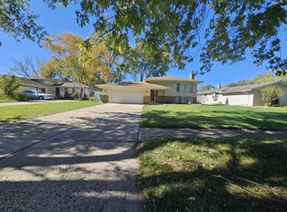 9536 Elmwood Dr, Munster, IN 46321