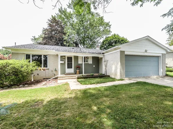 2788 Briarcliff St, Ann Arbor, MI 48105