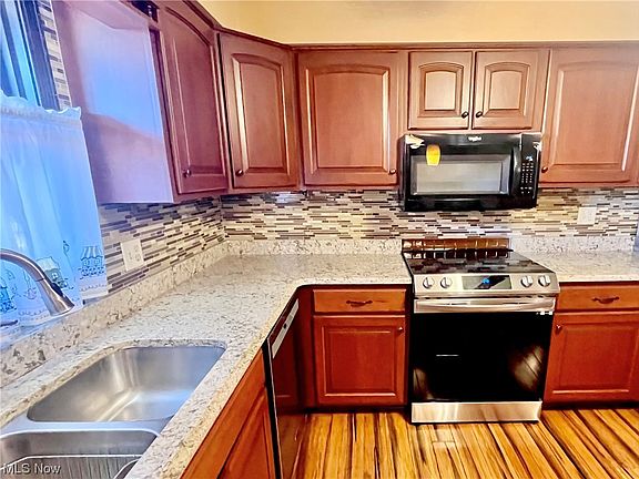 5th image of 453 Mellwood Dr