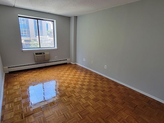 5th image of 13702 Northern Blvd APT 3H