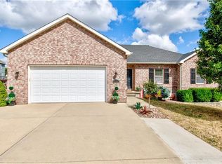 1204 SW 4th St, Oak Grove, MO 64075