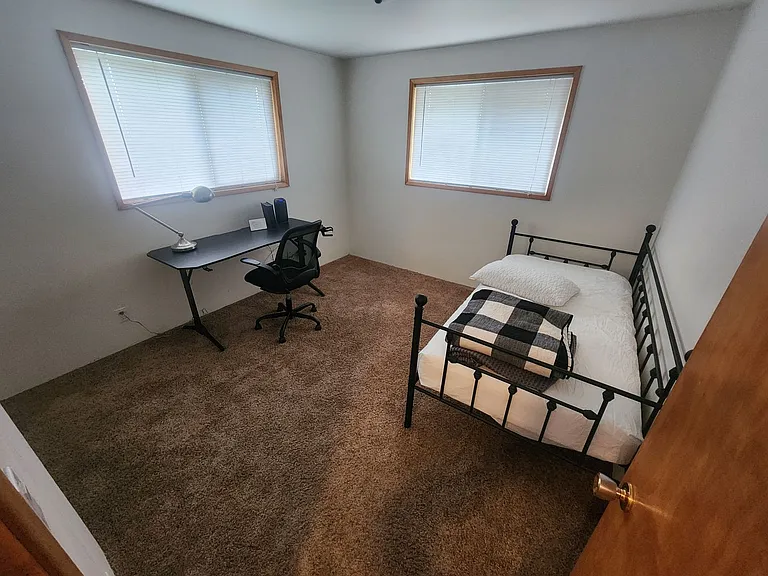 520 SE Highland Way — Photo 13
