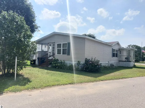 2374 Friendship Dr, Traverse City, MI 49686