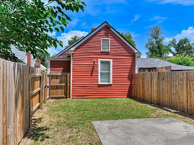 256 Walker St — Photo 22