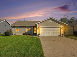 6904 SW 17th St, Topeka, KS 66615