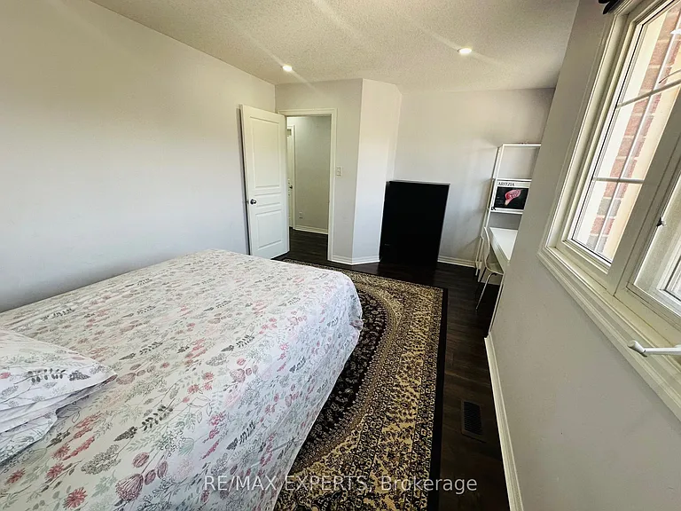 87 Newcastle Dr W — Photo 22