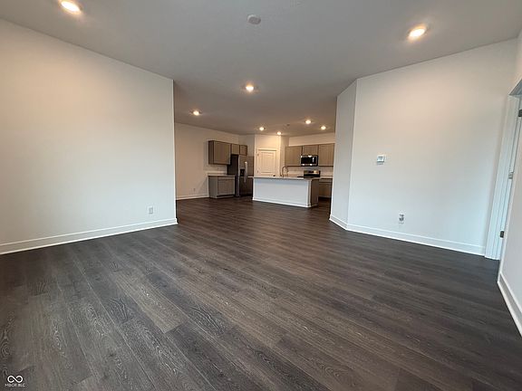 4th image of 1174 Blackstone Ave