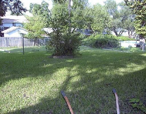 2nd image of 943 UTOPIA AVE