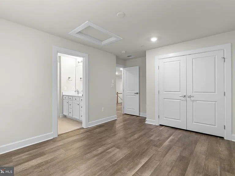 10513 Rossini Ln — Photo 32