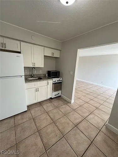 2452 Stella St #204 Photo 1