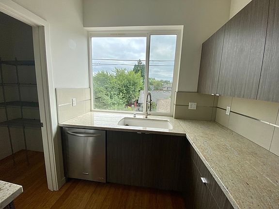 5th image of 5620 Roosevelt Way NE