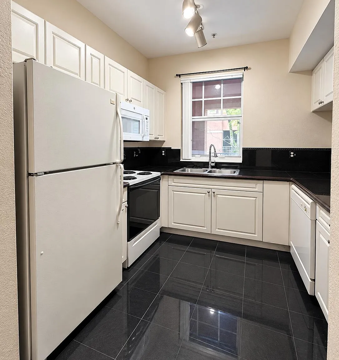 1 bed, 1.0 bath, 716 sqft, $1,650 — Photo 2