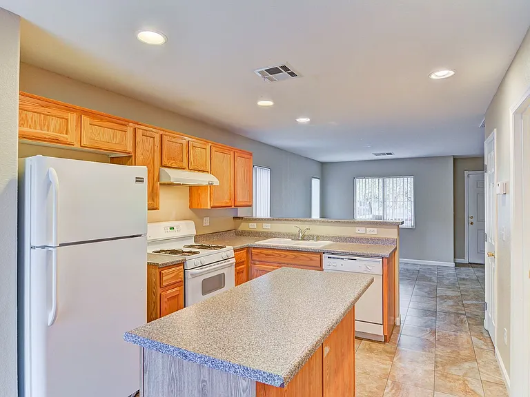 4125 Kemble Ct — Photo 8