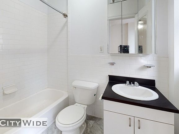 3rd image of 140 E 46th St Penthouse 5V